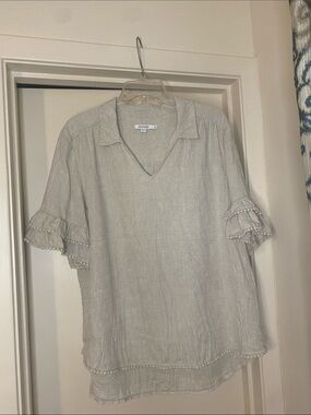 Chico's Linen Blend V-Neck Ruffle Sleeve Top in Light Taupe